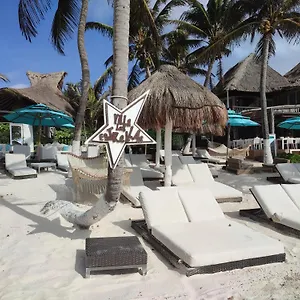 Estrellas - Located At The Party Zone Otel